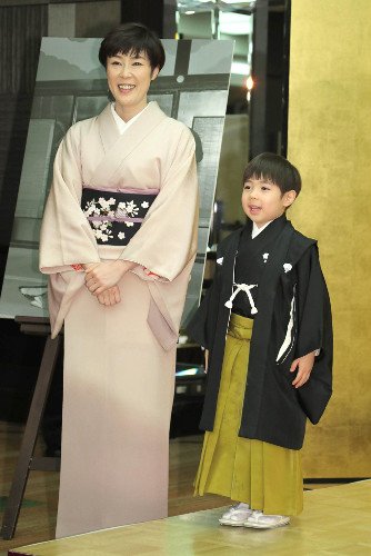 寺島しのぶの息子がデビュー会見