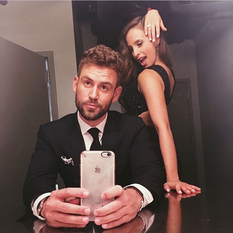 FanaticFeel's tweet photo. me when i get engaged https://t.co/9Qh2eJkZEF