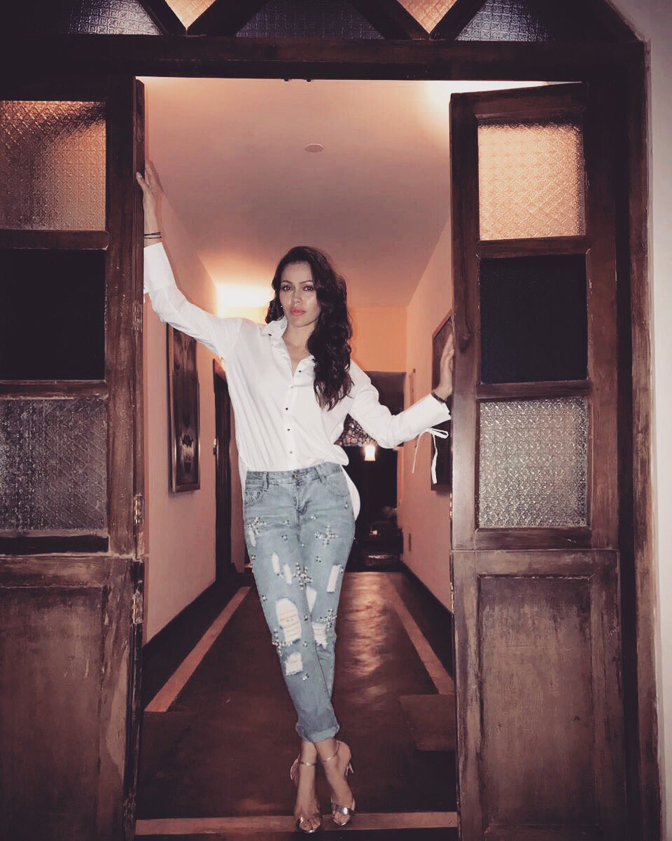 Waluscha De Sousa (@iamwaluscha) on Twitter photo #lookingback #Goa #summerdiaries #funtimes #friends #family #holidayfun & now back to business! & yes.. Thanks <a href="/TusharrJoshi/">Tushar Joshi</a> for the click 😋 #lookingback #Goa #summerdiaries #funtimes #friends #family #holidayfun & now back to business! & yes.. Thanks <a href="/TusharrJoshi/">Tushar Joshi</a> for the click 😋