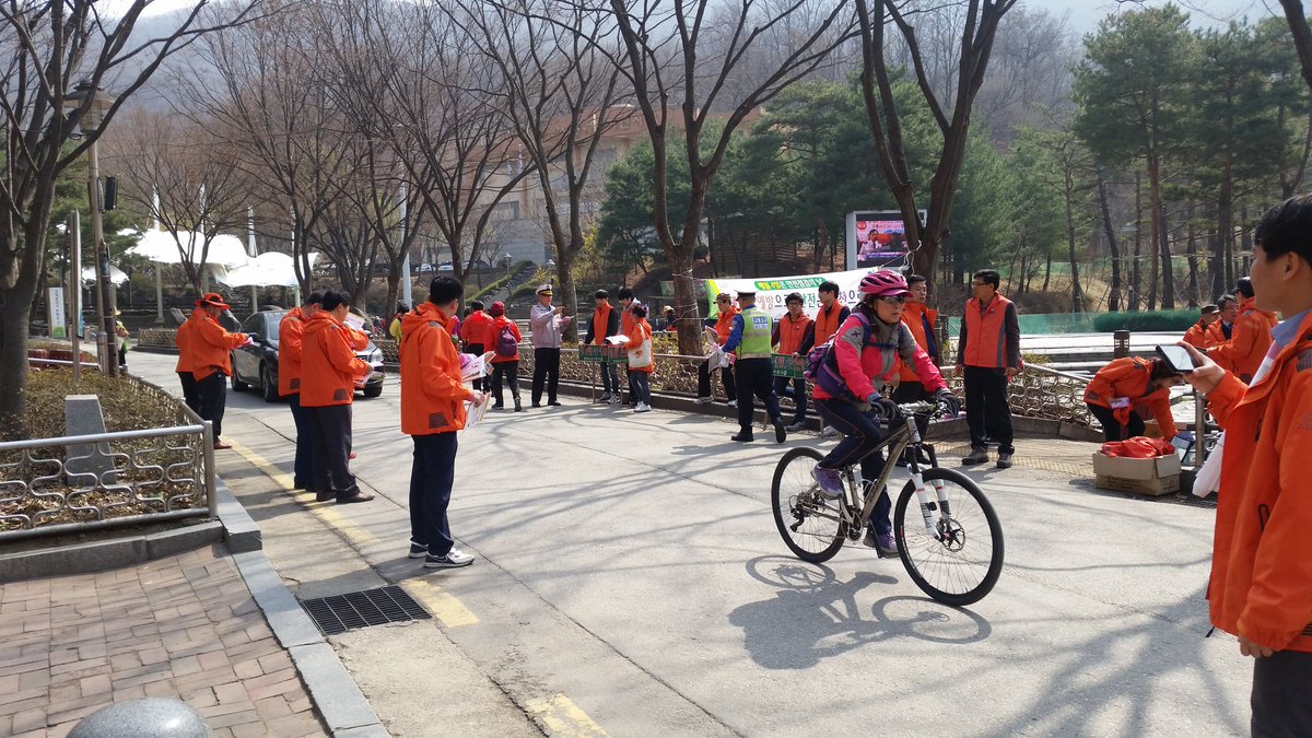 "매월 4일은 안전점검의 날"입니다.
수정구 건설과는 봄철 건조기를 맞아 남한산성 입구 일원에서 산불예방 및 안전한 산행을 위한 캠페인을 실시하였습니다.
#성남시