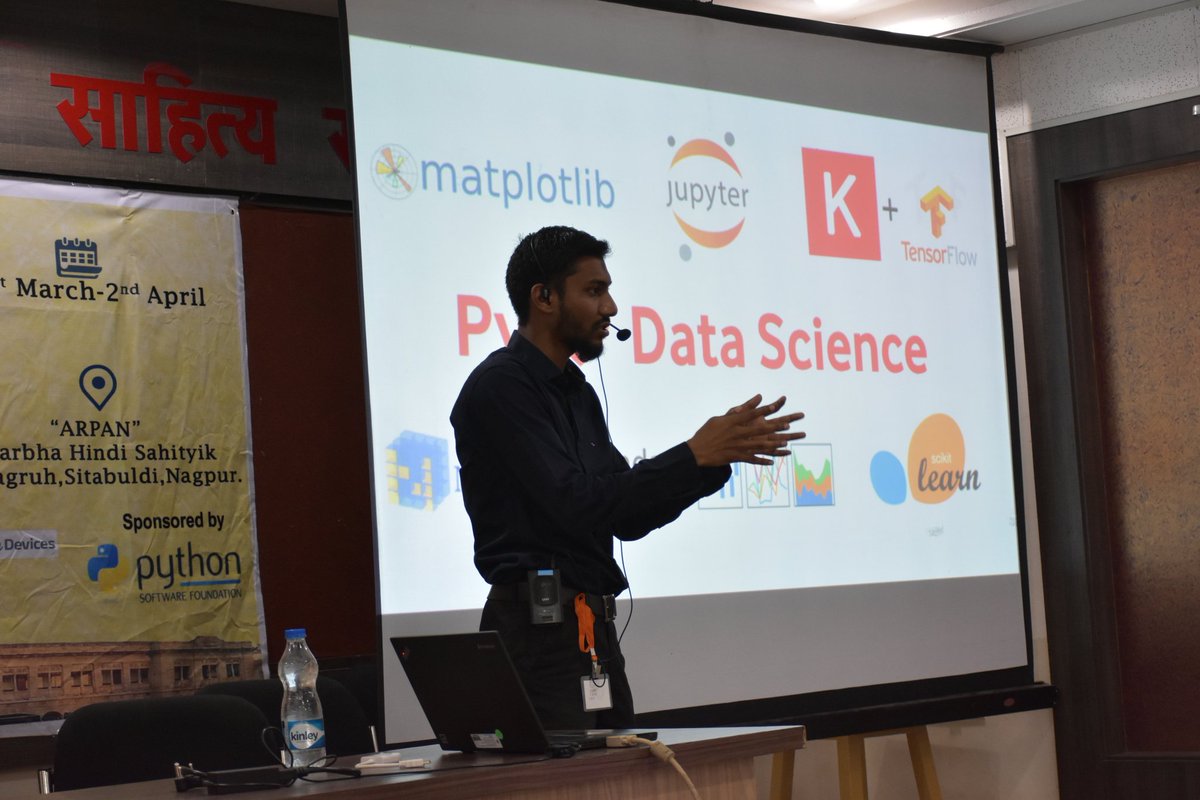 Pycamp2k17's tweet photo. Day-3 #finalday #DataScience #pycamp2k17 #python 
Motivating session by #AbdulSir https://t.co/R7wGHg4Hi8