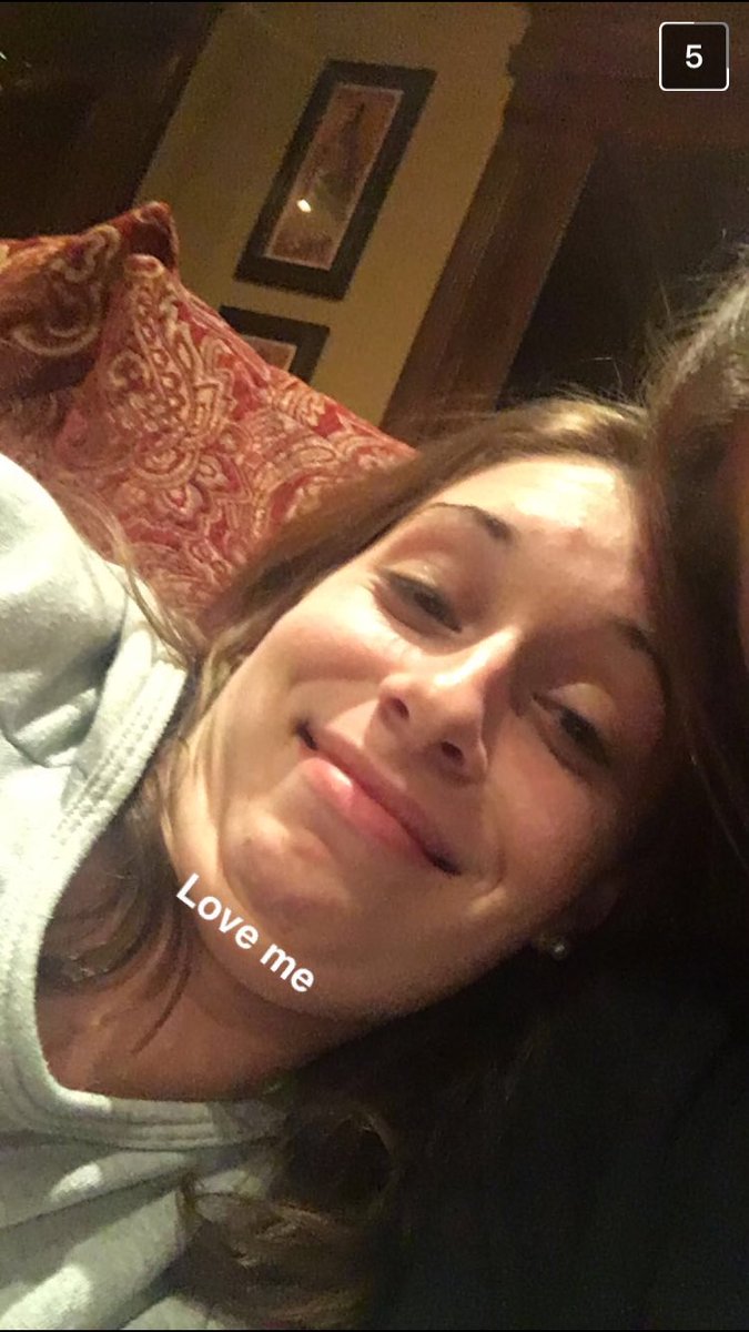 beccaclementine's tweet photo. Birthday birthday ;) https://t.co/cTUyNuJqV1