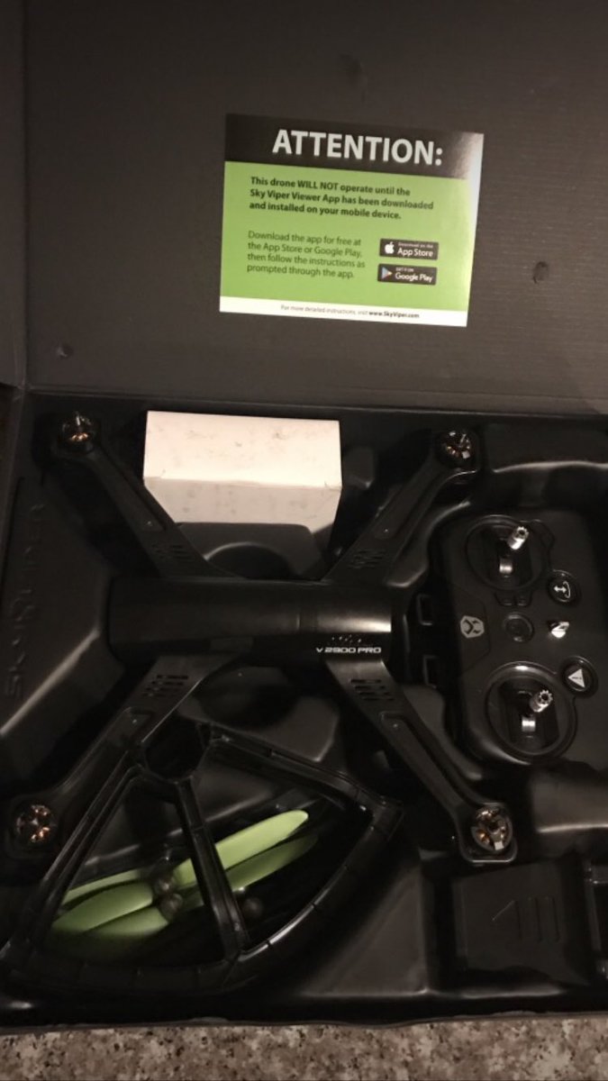 kikedonati's tweet photo. I'm selling a 40in Tv and a pretty cool Drone! If anybody wants hmu! $150 for the TV, $115 for the drone! https://t.co/EbU8V9cFT4