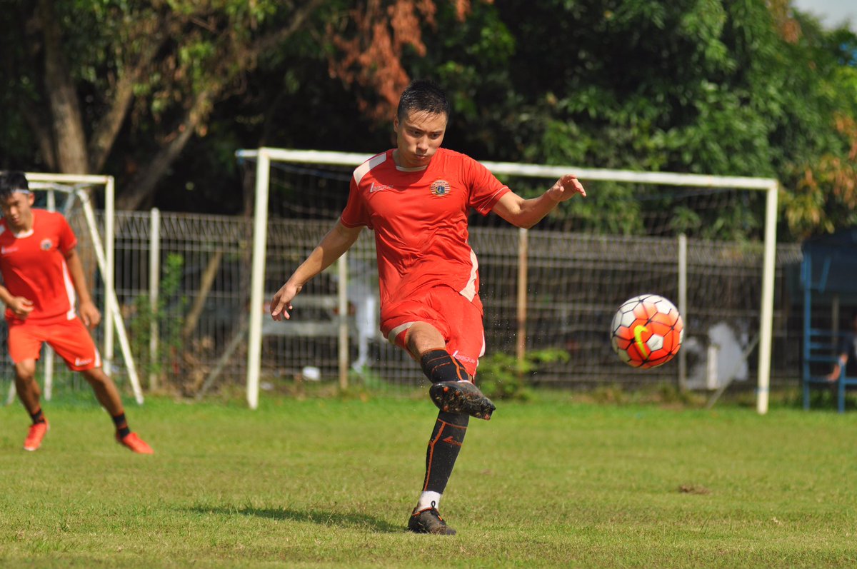 Grateful, thankful, blessed 🙏⚽️ <a href="/Persija_Jkt/">Persija Jakarta</a> #GuePersija #workhardprayhard #IdoallthingsthroughChrist #TeamUmbro #TeamUFG 

📷: <a href="/imammiot/">Khairul Imam</a>
