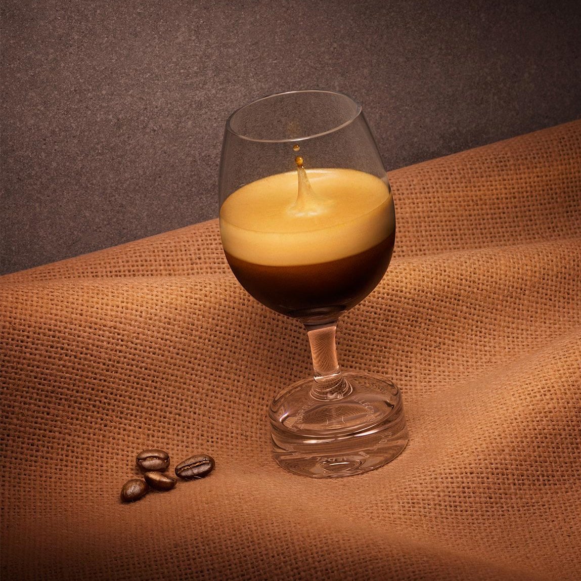 copasycorchos's tweet photo. Madurado a la perfección, @NespressoMX presenta su primer café añejo: https://t.co/2FHGENyVwC #selectionvintage #WhatElse https://t.co/EFBU48V5MP
