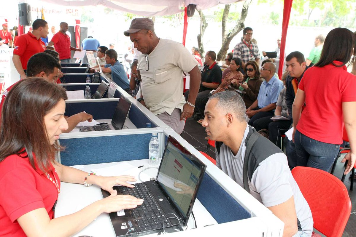 Maduro decretó tres días no laborables para trabajadores públicos bit.ly/2nR3O8r