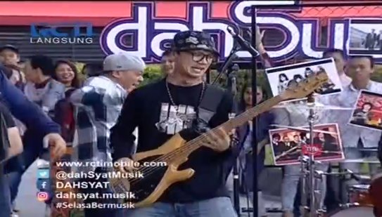 dahSyatMusik's tweet photo. Setuju gak siiihhh kalo mereka keren banget \m/ #SelasaBermusik https://t.co/iMy4dWl7mN
