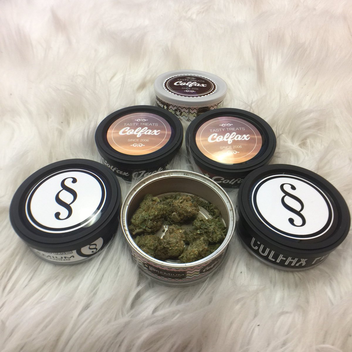 shhowtime420's tweet photo. Colfax Plat prepackaged 8ths! #420 #colfax #designerflowers #sativalove #Inglewood #theforum #18 #21 #maryjane #manchester #420manchester https://t.co/ucMITSOAx3