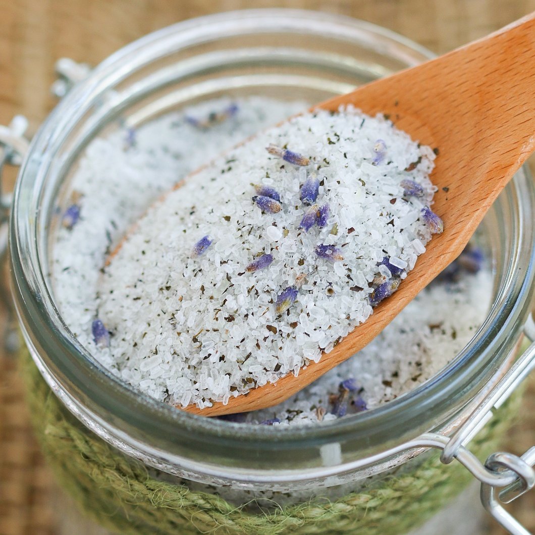 EScential_Edu's tweet photo. I made a wonderful #coconutoil #lavenderoil #saltsoak that is heavenly. Nighty night y'all! 😴 #relaxationtime https://t.co/jYpxfBCq96