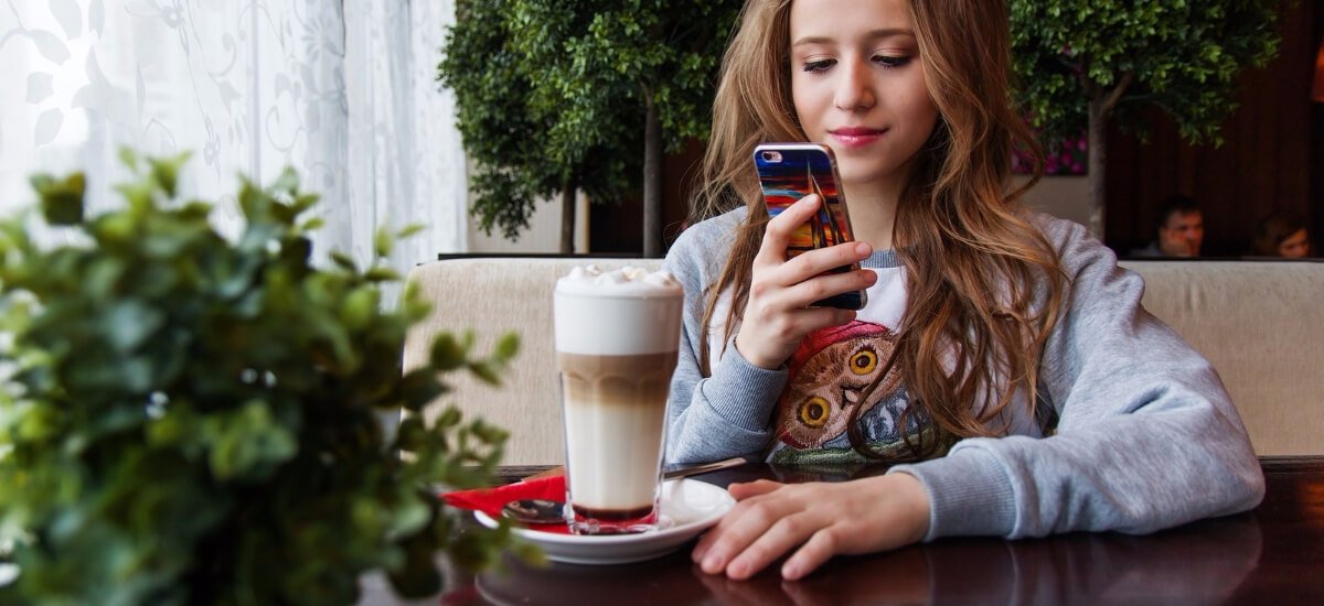 hootsuite's tweet image. 3 tips for marketing to Gen Z on social media: ow.ly/VOfB30astyG