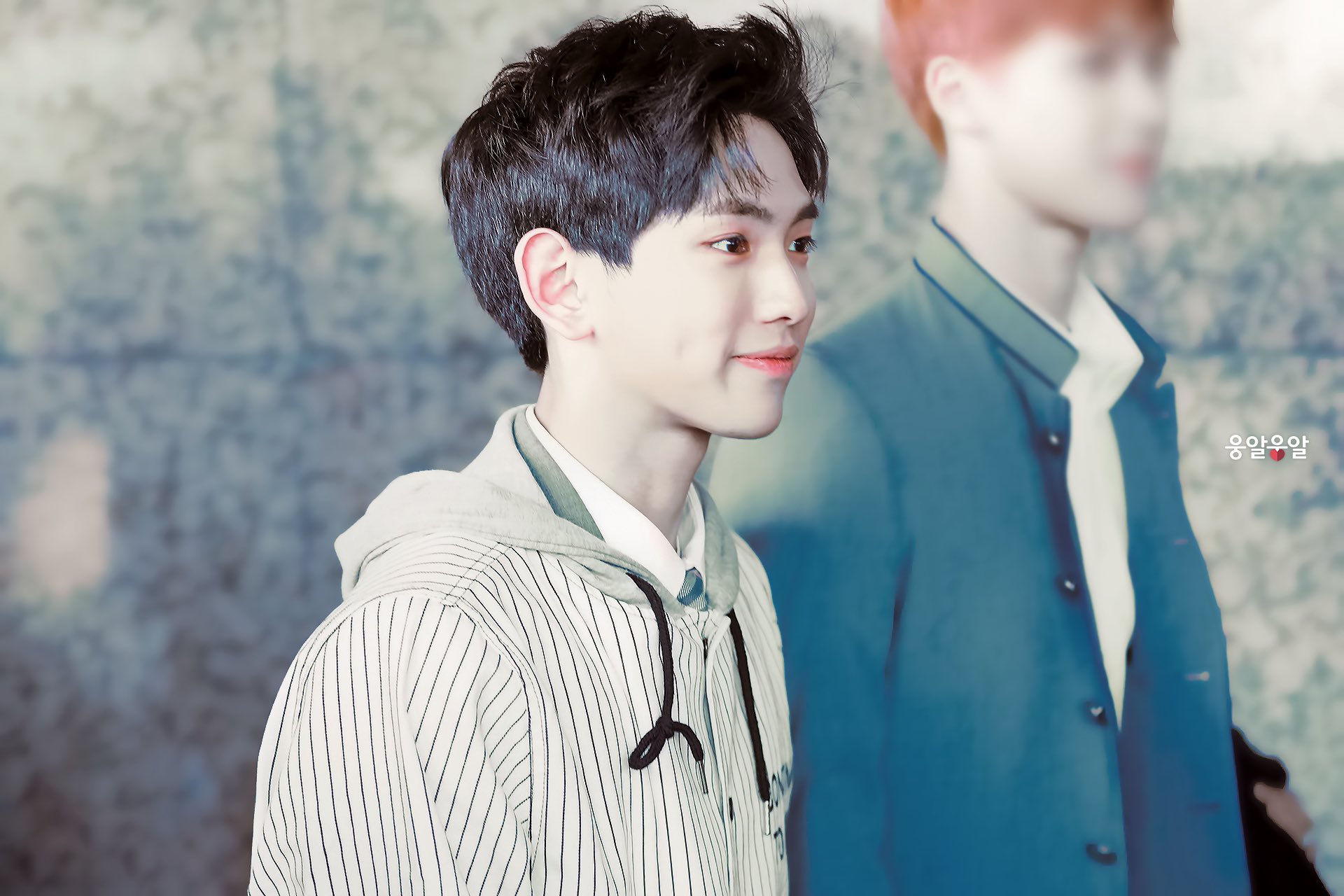 C8iNHbtXsAAdGEo.jpg:large