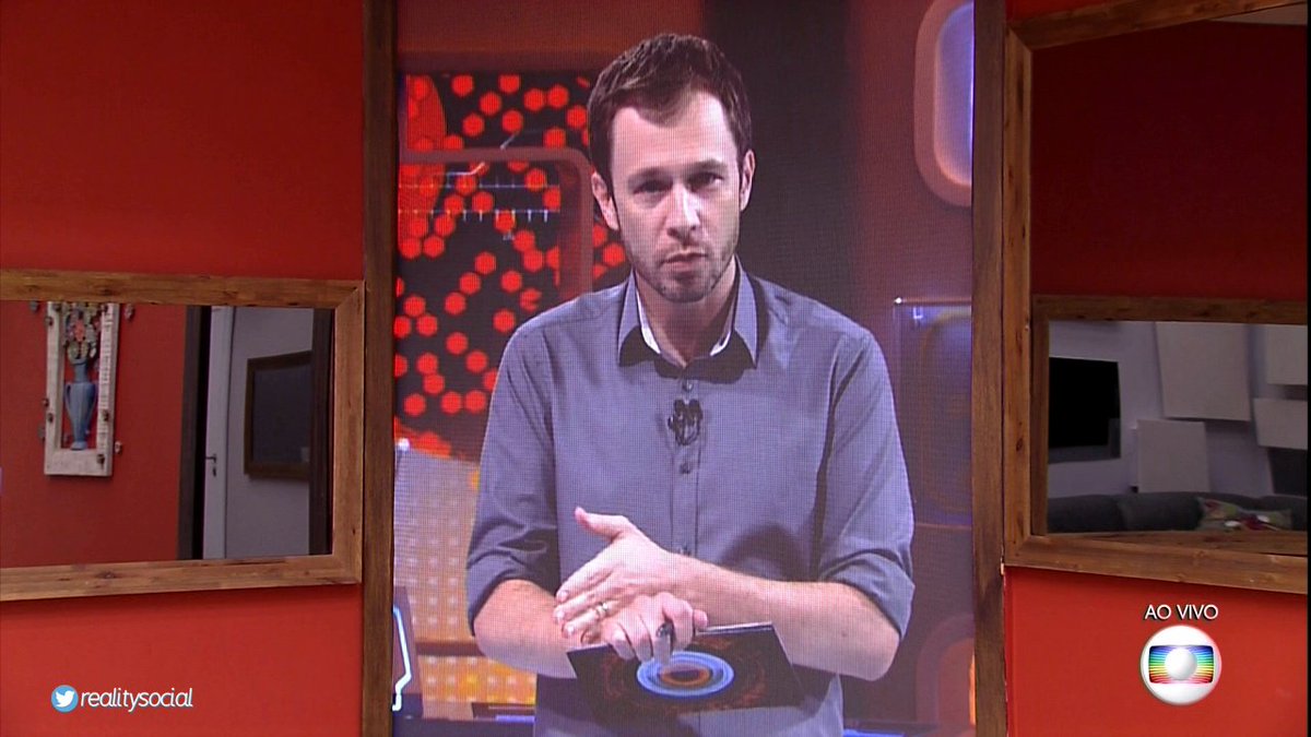 eufelinhares's tweet photo. Quem está apresentando o BBB/ Quem deveria.
#BBB17 https://t.co/VBpPOfms9e