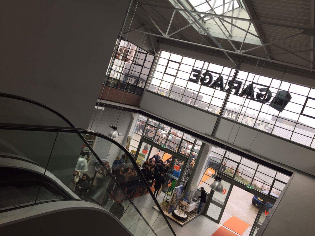 Nu in #zaandam 3500 extra meters #outlet met veel designitems! #korting #showmodellen #nuofnooit