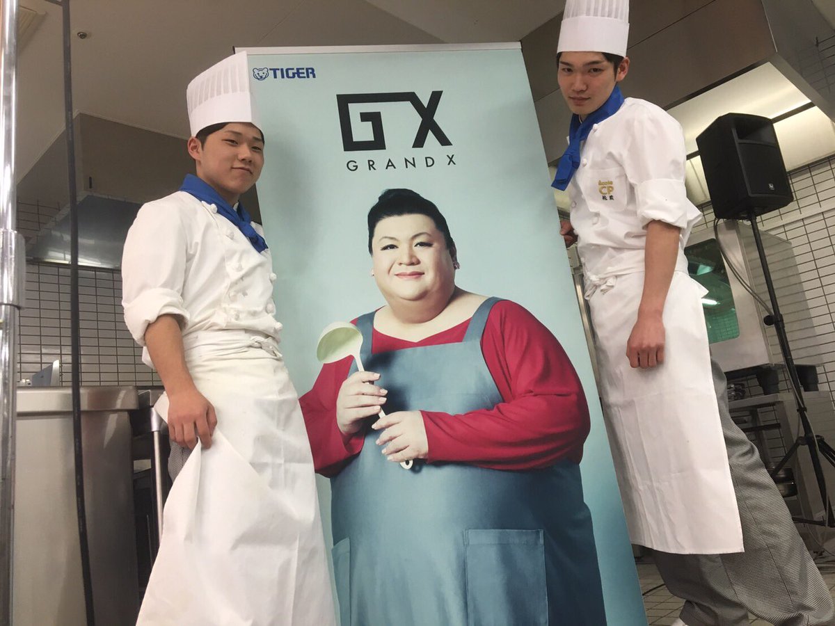 おじぎ屋 加古川本店 Na Twitterze こんにちは おじぎ屋スタッフのかいちです この前学校でtiger魔法瓶のイベントがあったのでそれの手伝いに行って来ました なんと 女優の雛形あきこさんが特別ゲストとして来てくれました やっぱりテレビで見るのと実物を見る