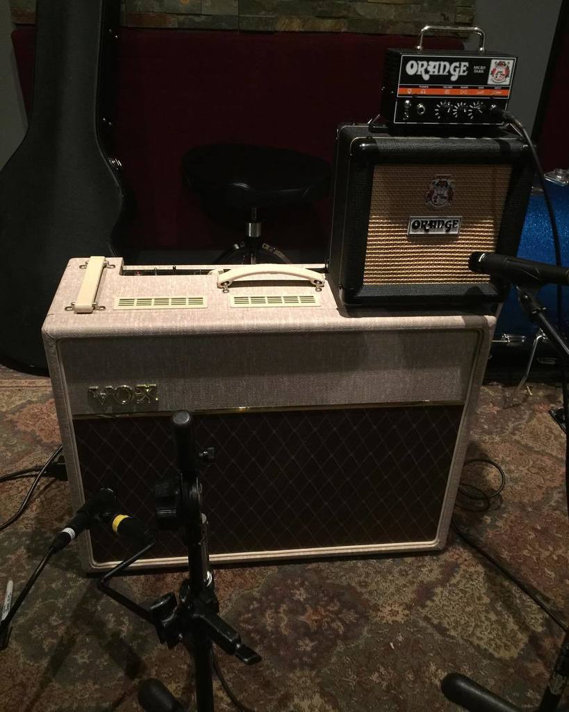 MarcosCuriel's tweet image. My night consisted of these wonderful  bad boys 🤘🏽 #sessionwork w/ @twonr @arc_product1ons #guitarist #guitars 🎸 ift.tt/2owdg4c