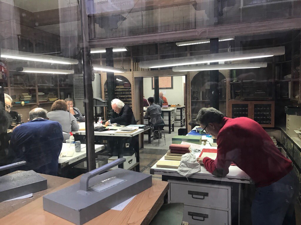 TheLabelLink's tweet image. Authentic book hand bindery in Madrid. How cool is that!!