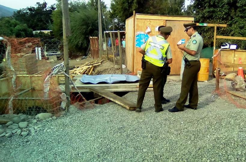 AquiCatemu's tweet photo. CATEMU: Trabajador muere electrocutado en obras de construcción de alcantarillado en sector El Arrayán https://t.co/NkK03FmiYi https://t.co/V2JWIwEFRc