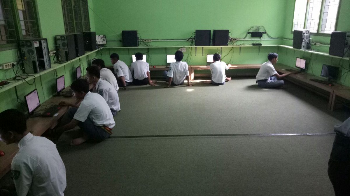 SmkAnsoruna's tweet photo. Suasana Ujian Nasional Berbasis Komputer (UNBK) SMK Ansoruna Subang @Ansor_Satu @EdiRusyandi1 
#Ansorunaguebgt
#SMKHebat
#SMKBisa https://t.co/s5r03Pyc5n