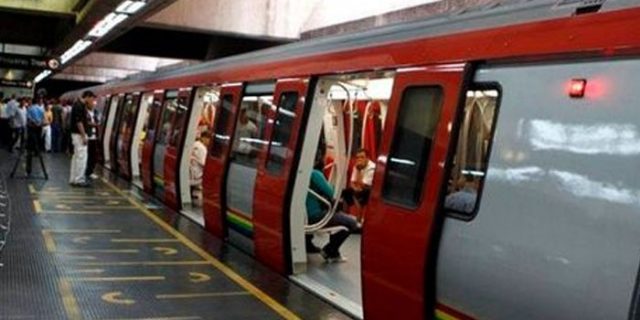 eldiario's tweet photo. Doce estaciones del Metro de Caracas  estarán cerradas este martes https://t.co/xMznklmZz1 https://t.co/YKT9LC9Mi3