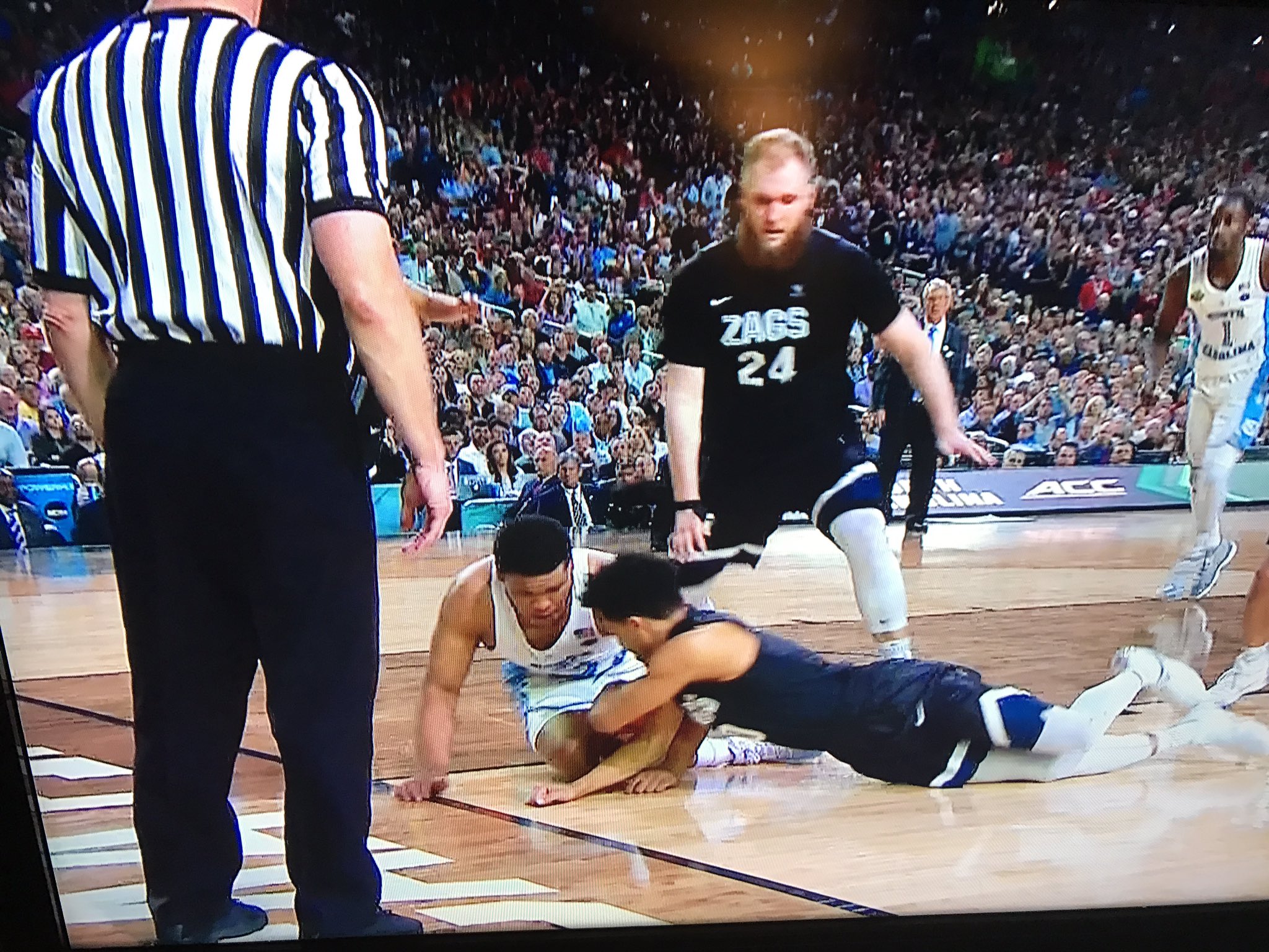 Adam Hoge on Twitter: "Ref staring at Kennedy Meeks blatantly out of  bounds. Carolina ball. No biggie. https://t.co/TEPmVqvaXX" / Twitter