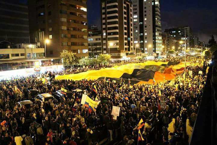 CarlosVerareal's tweet photo. #Quito !!! https://t.co/kUzJjxZFno