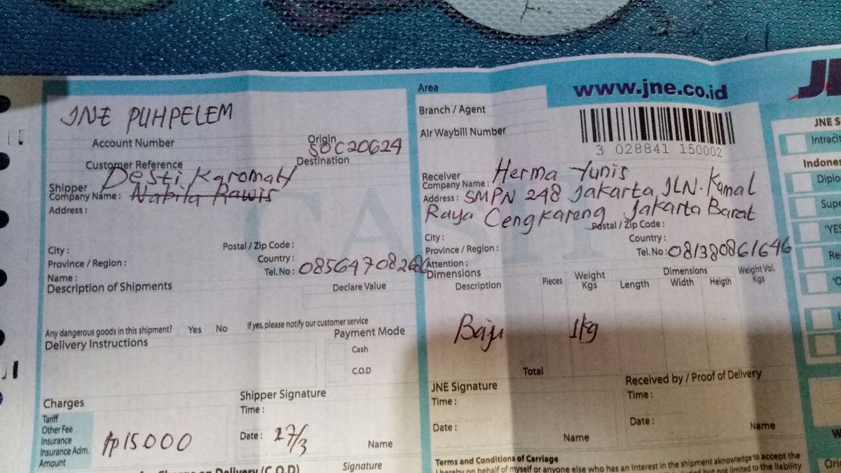 ema_yunis's tweet photo. @JNECare kiriman ini sudah 6 hari kirim blm saya terima https://t.co/eu9PRp1tyQ