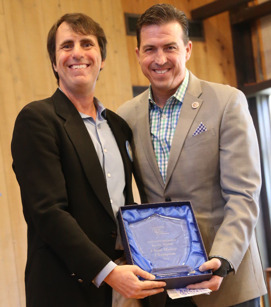 Proud to award @kevinmullin as a Clean Money Champion for leading on #AB2523 last yr. Now leading again as author #AB1089 & coauthor #AB14!
