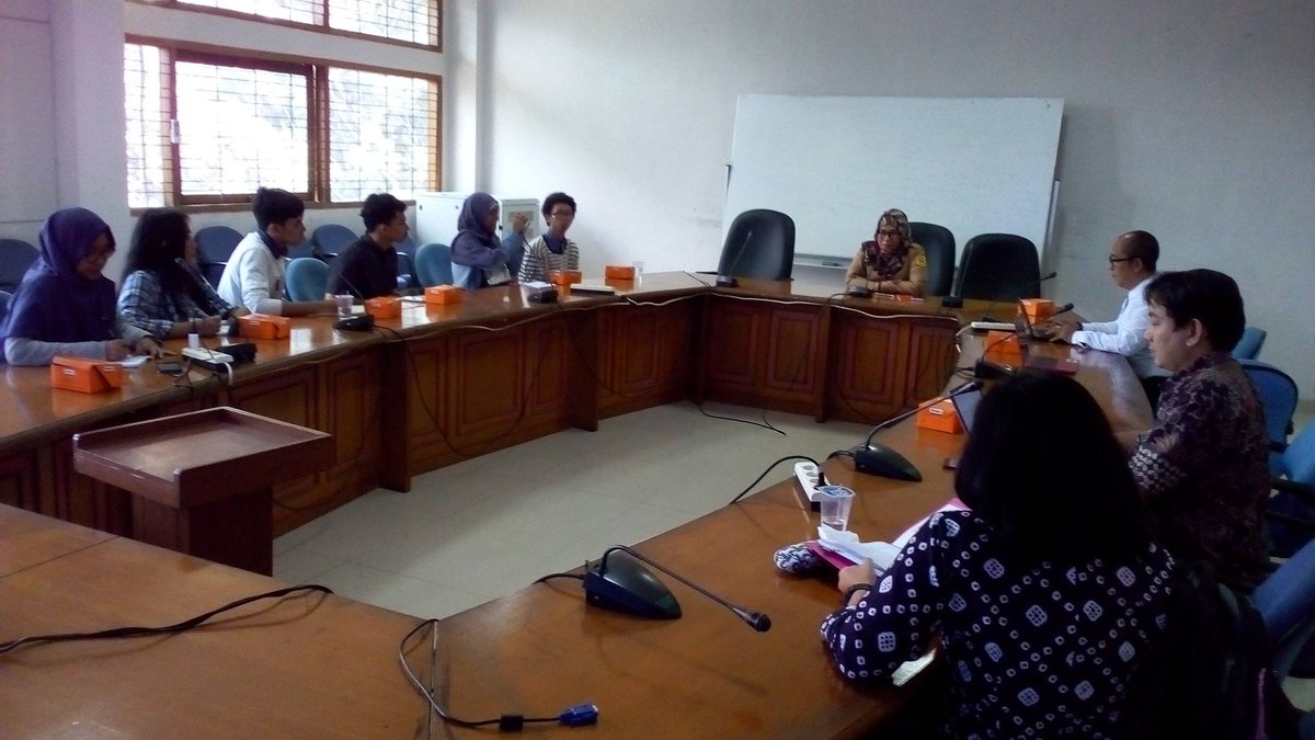 uwrc_aic's tweet photo. Our own cluster leader, Prof Hadi is having a meeting with Head of Bappeda Bogor to discuss Waterfront city https://t.co/CaDtZbUrqU