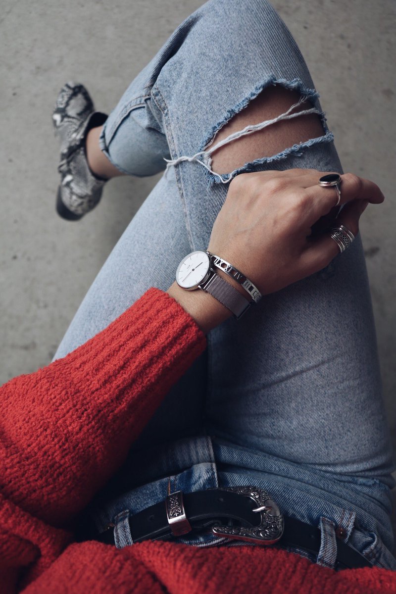 a pop of red and a silver touch.❤️ @danielwellington #DWclassicpetite #danielwellington use tanja15 for 15% discount 💥