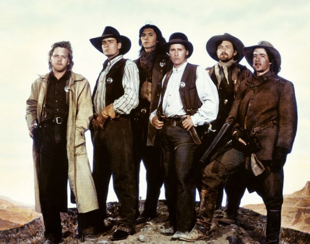 ট ইট র Kino2 ヤングガン 西部劇は男の渋みがウリかと思いきや 若きビリーザキッドと仲間達の青春譜 そこはかとなくマグ７みがあって楽しい 惜しむらくは６人の若者達の雇い主 と書いてメンターと読む のテレンス スタンプの早すぎる退場 完全に