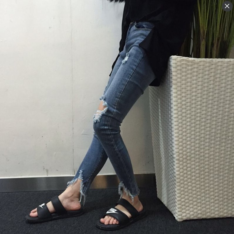 samewxthing's tweet photo. ―❏PRE-ORDER♡ รหัสสินค้า #C0004 ✞❏―
☻กางเกงยีนส์ขาดเข่า มี S/M/L เท่ฝุดๆ
▒→ราคา 320 บาท https://t.co/1yXbzDxbGd