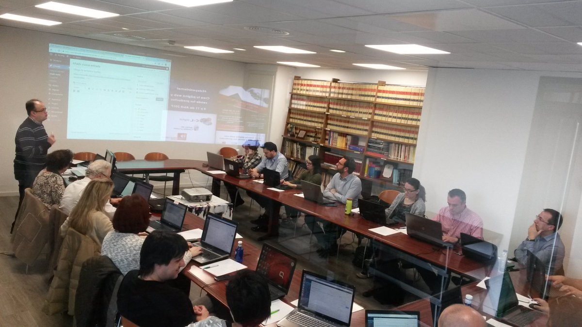 i3com_es's tweet photo. A punto de terminar taller wordpress, programa #EstoyenInternet @cyldigital con muchos amigos que desean #mejorar sus negocios @fecburgos https://t.co/yhk5su7R84