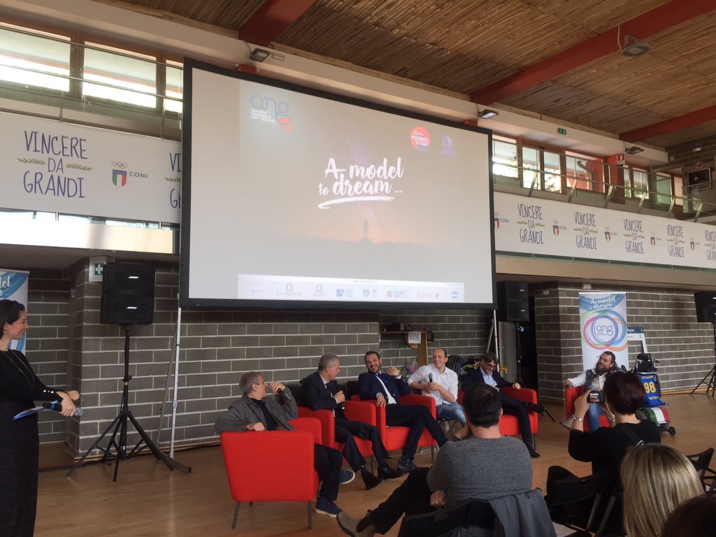 Qui è appena arrivato un campione pieno di medaglie! Che onore per noi #amodeltodream <a href="/Fedelfino93/">Federico Morlacchi</a> <a href="/giacomo_darrigo/">giacomo d'arrigo</a>