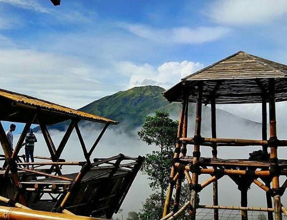 Yaitu dg adanya beberapa Oemah Bamboo dg desaign unik akan menambah kesan back to village nih
tweepskomsel #Tselokal