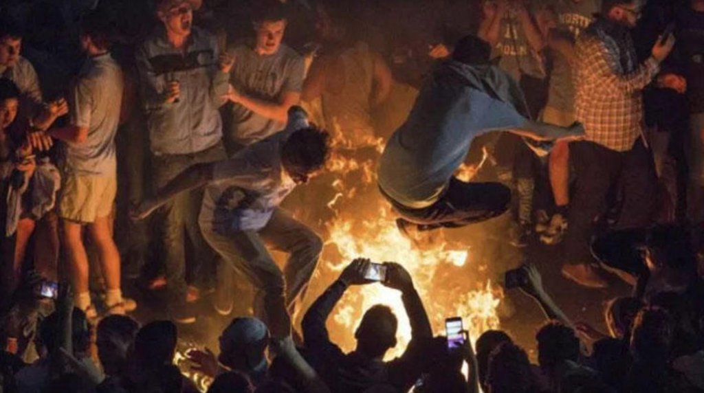 CBSMornings's tweet image. Pandemonium in Chapel Hill after UNC’s NCAA men's basketball championship: cbsn.ws/2nzvMUe