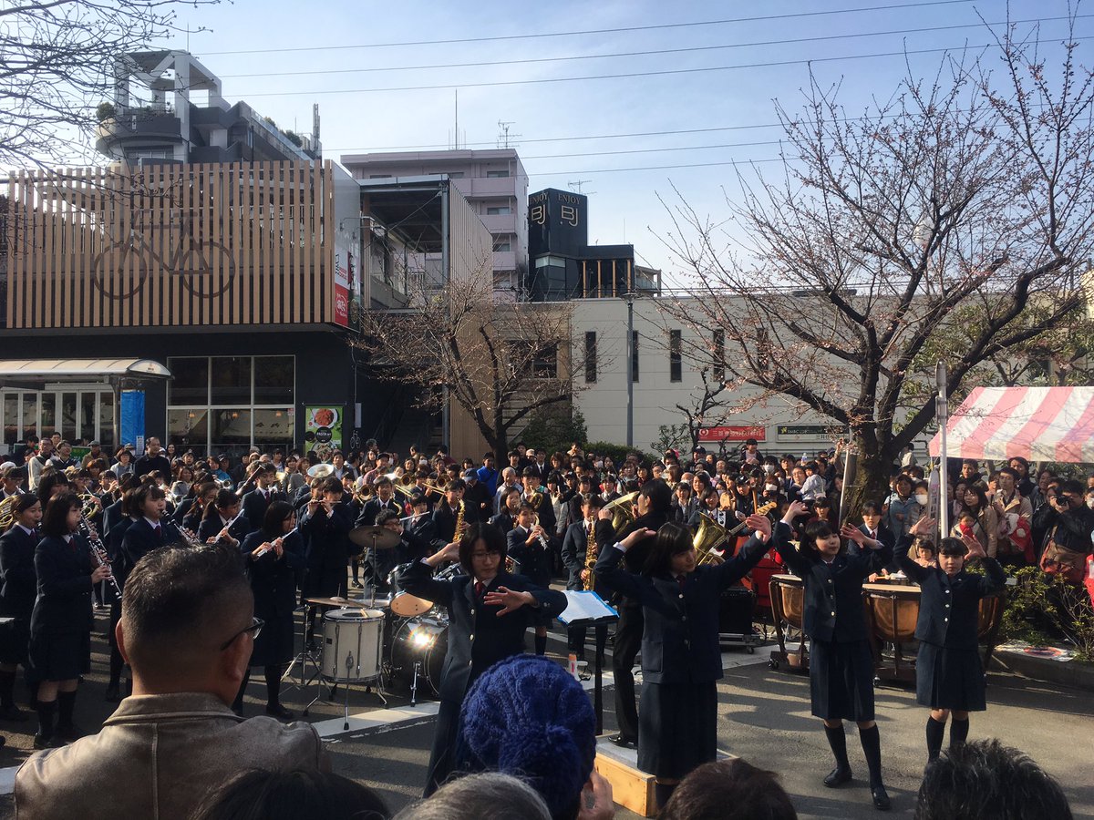 宮前平の情報 先日のさくら祭りの写真です 天気もよく多くの人でにぎわっていました プロレスがあったり ステージが壊れてしまったために宮前平中学の吹奏楽部がバスターミナルで演奏していたり 火をふくカッパさんがいたり 宮前平の情報 先日のさくら祭りの写真です 天気もよく多くの人でにぎわっていました プロレスがあったり ステージが壊れてしまったために宮前平中学の吹奏楽部がバスターミナルで演奏していたり 火をふくカッパさんがいたり