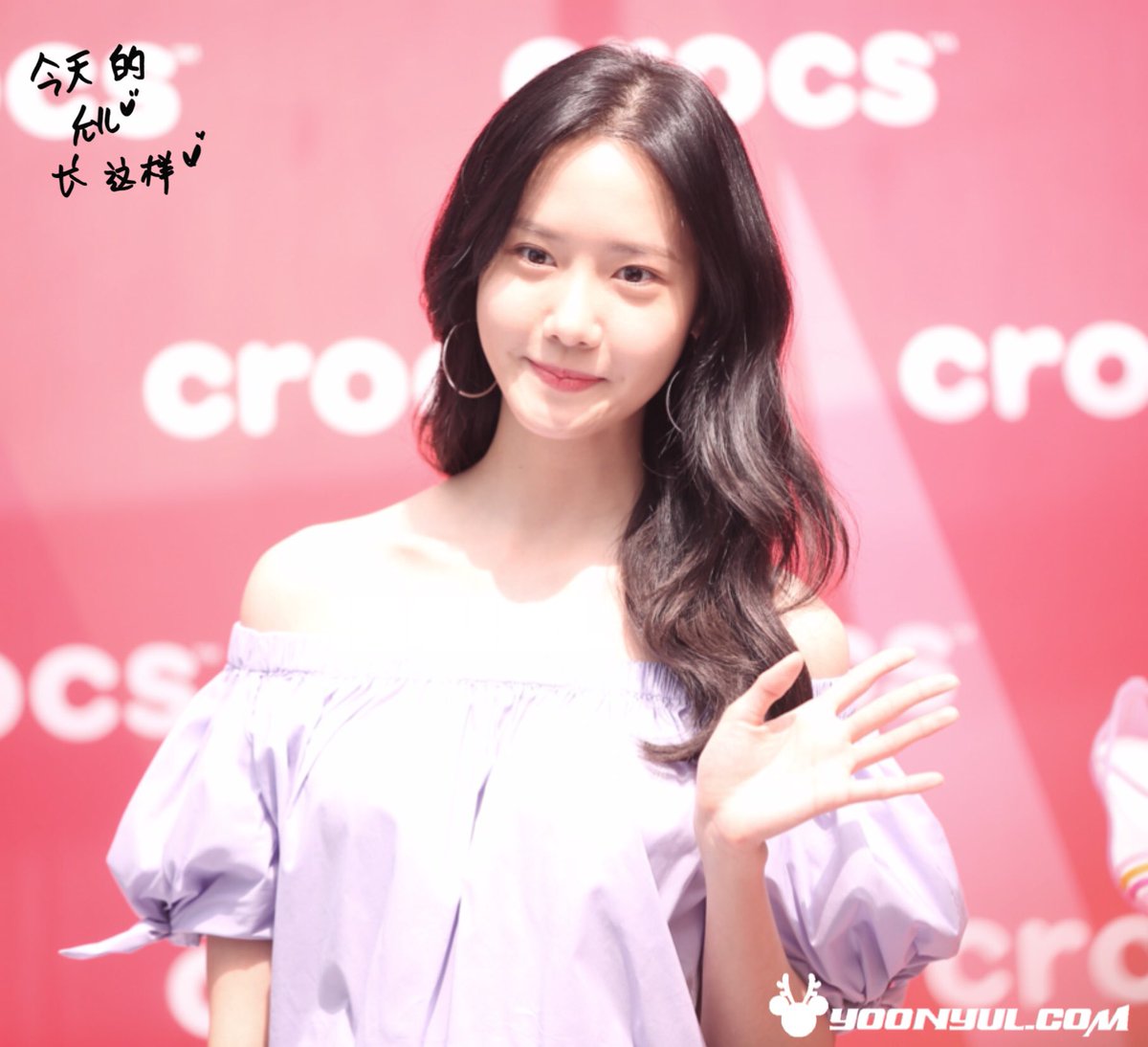 [PIC][04-04-2017]YoonA tham dự sự kiện ra mắt chiến dịch mới - "ComeAsYouAre" của thương hiệu "CROCS" vào chiều nay C8jLLmQUAAIAsQ8