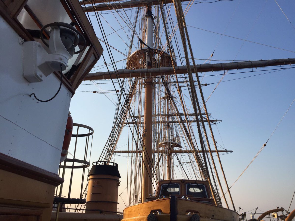 rtl1025's tweet photo. Il buongiorno direttamente dalla #NaveVespucci e anche oggi Diario di bordo RTL 102.5 firmato dal nostro inviato #Perria @ItalianNavy https://t.co/Gq5YvzUbRq