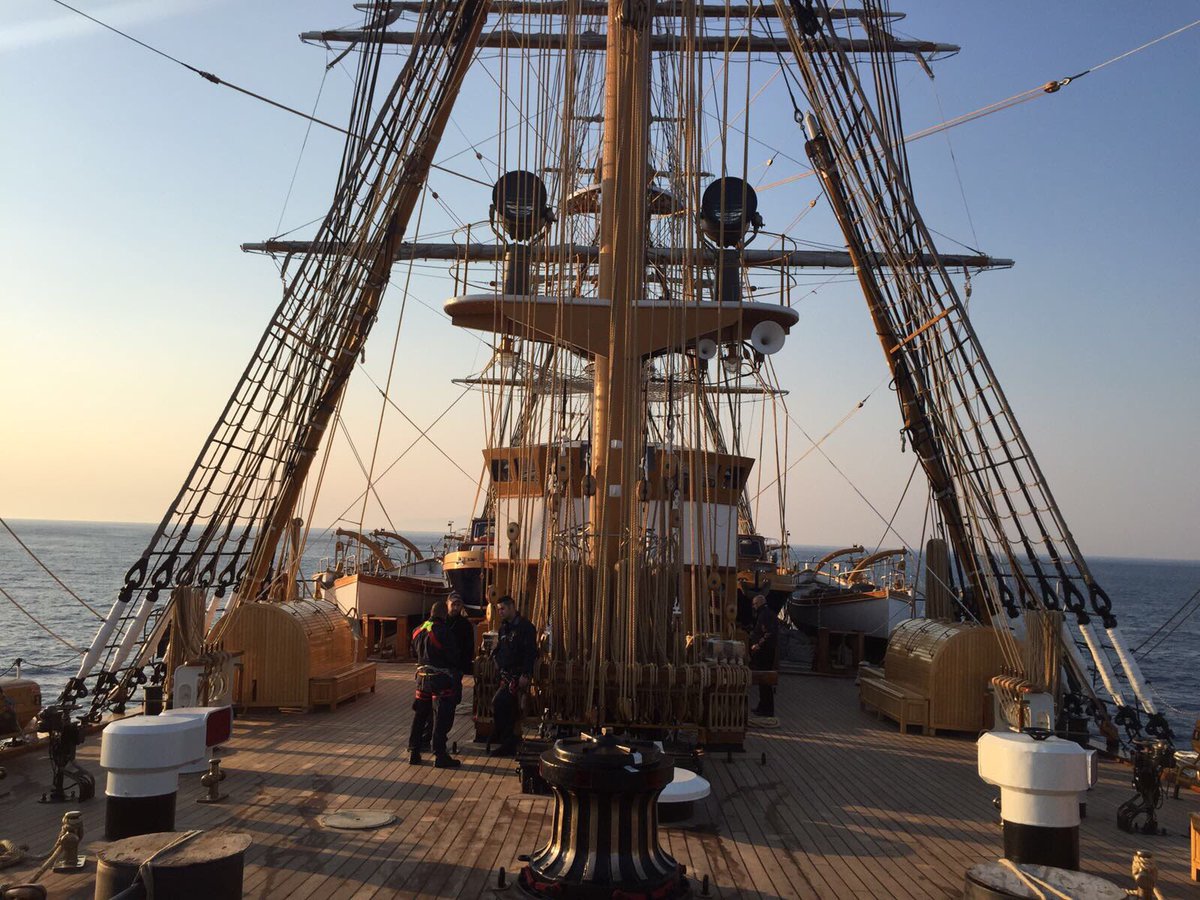 rtl1025's tweet photo. Il buongiorno direttamente dalla #NaveVespucci e anche oggi Diario di bordo RTL 102.5 firmato dal nostro inviato #Perria @ItalianNavy https://t.co/Gq5YvzUbRq