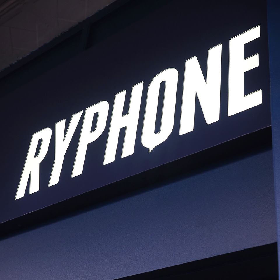 FreeformFoundry's tweet photo. We rebranded Freo's iconic phone heroes Ryphone, which included some super slick new store signage!

#perthdesign #fremantle #design https://t.co/yxpPKUw1rZ
