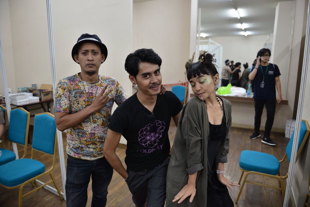 Backstage life :D
<a href="/denrevo/">Denrevo</a> with Elda "Littlesuri" and Adi from <a href="/_starsandrabbit/">Stars and Rabbit</a>
#HollywoodNobody #StarsandRabbit