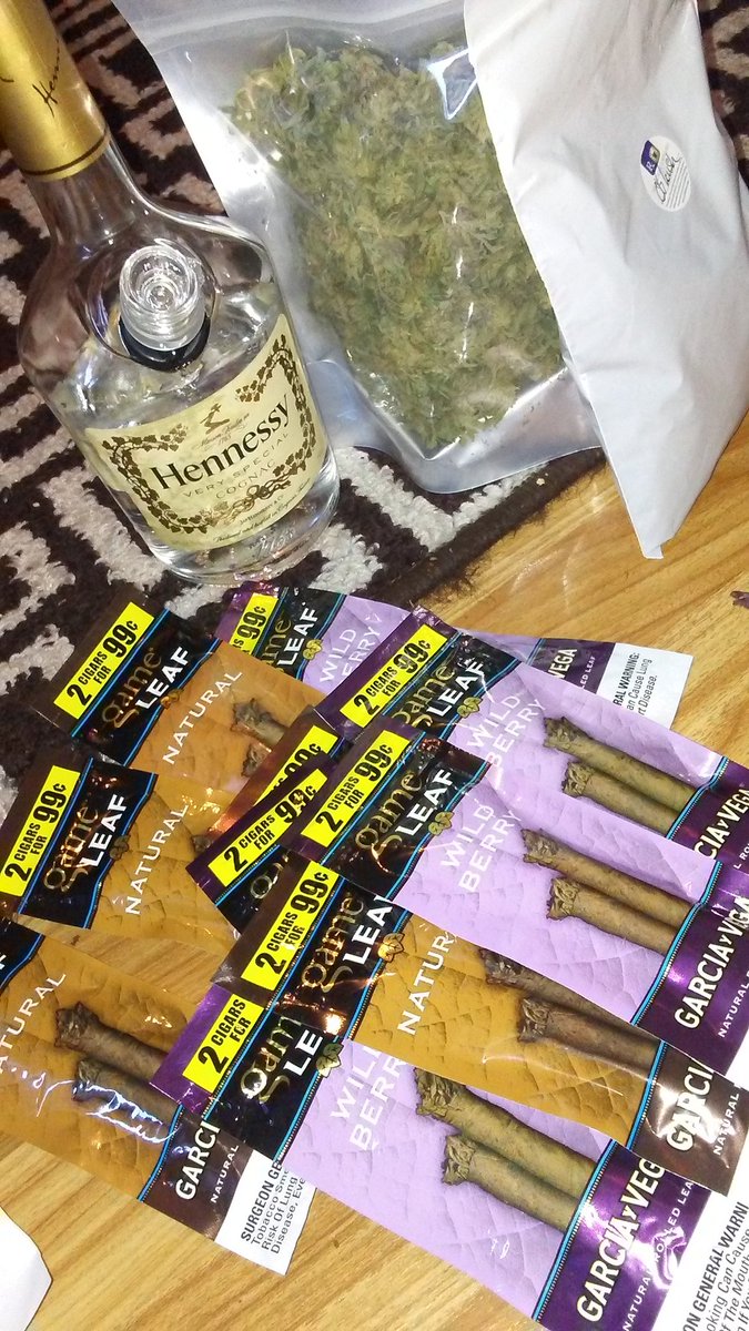 200degreez's tweet photo. Smoke sumn #MaxxinOut #420 #hennessey https://t.co/FJTAECo4Gj