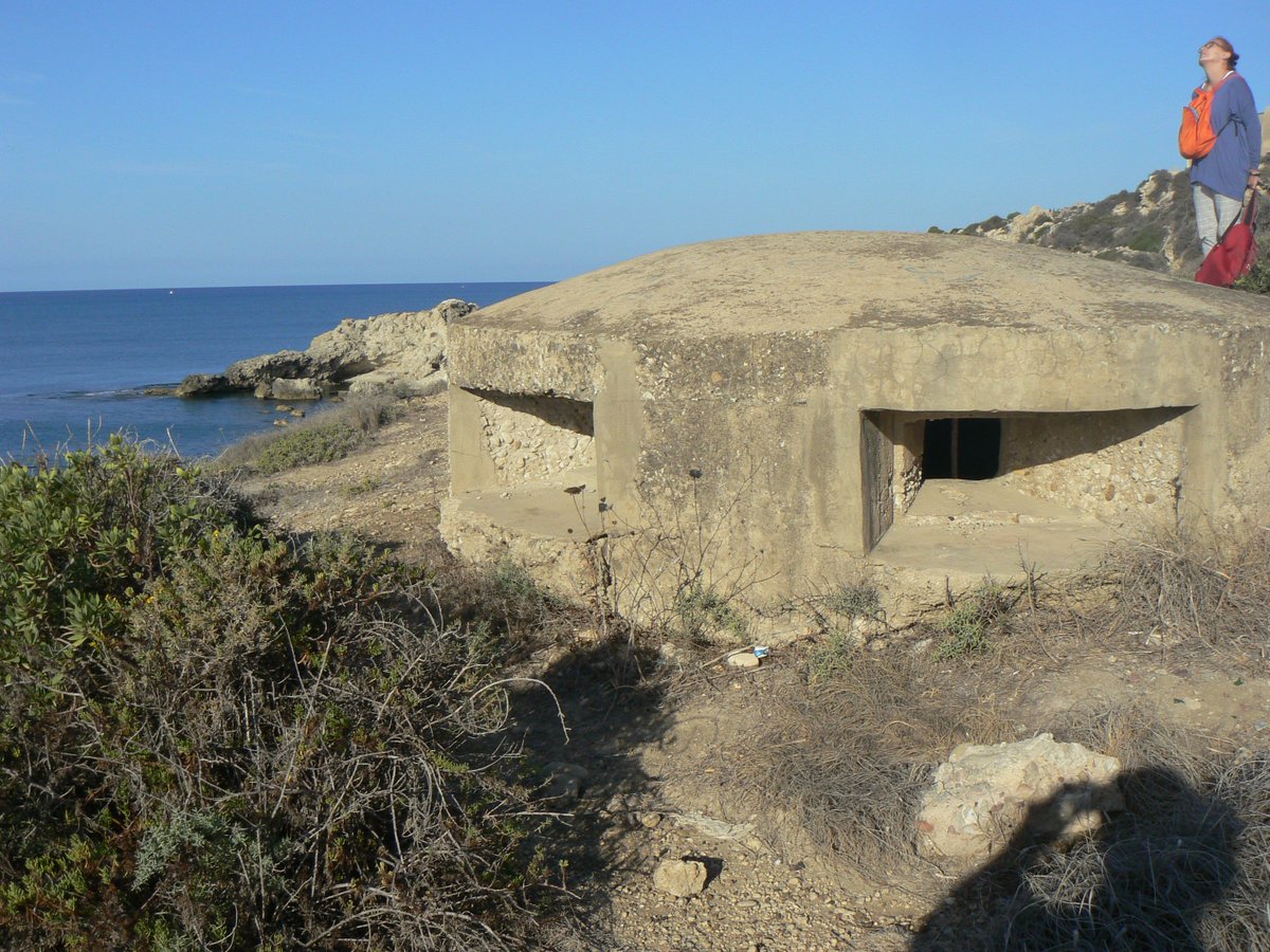 ScardigliM's tweet photo. @UtetLibri #Viaggiatoredibattaglie 15. Storia strabica. Licata: bunker sorveglia  caletta dove sbarcavano fenici. https://t.co/TgeBxR37cq … https://t.co/XZ8WZk844X