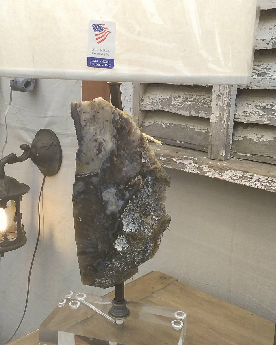 Shades_Finials's tweet photo. bearudderGorgeous agate lamp #lampshadesandfinials #marburger #roundtop #texas🇨🇱 #lamps #lighting https://t.co/uYZIyc2LQR