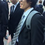 みんな注目!入学式にベルトの代わりに仮面ライダーベルトをつけた留学生w