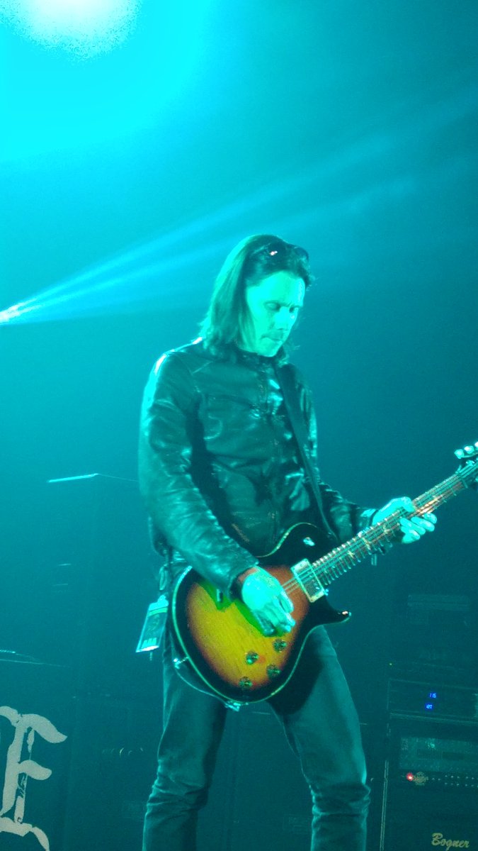 Mtnsgirl's tweet photo. Feeling a little blue? Guaranteed cure buy VIP tickets for #TheLastHeroTour #ABTour #Itsnottoolate @MylesKennedy @alterbridge https://t.co/d1QeYShctd