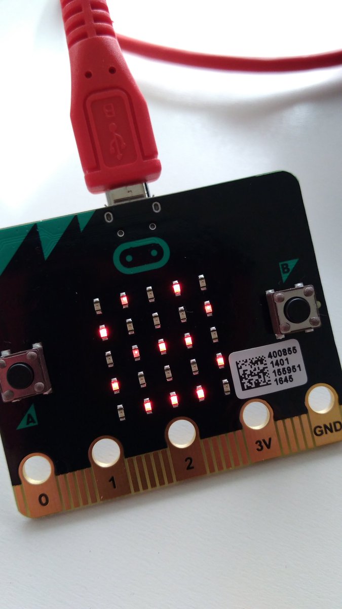 RZ_teacher's tweet image. Playing with my new micro:bit. Thanks @rareblog and @londonarduino 
#microbit #computing #techED