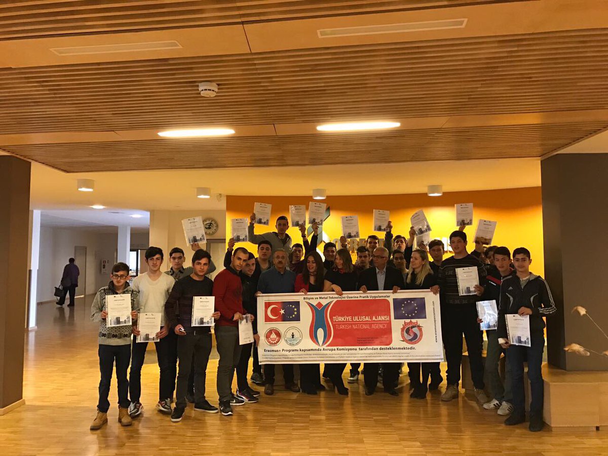 Öğrencilerimiz staj faaliyetlerini tamamladı ve sertifikalarını aldılar. <a href="/ABBakanligi/">AB</a> <a href="/ulusalajans/">Türkiye Ulusal Ajansı 🇹🇷 Turkish NA</a> <a href="/ogrestehnikums/">Ogres Tehnikums</a>