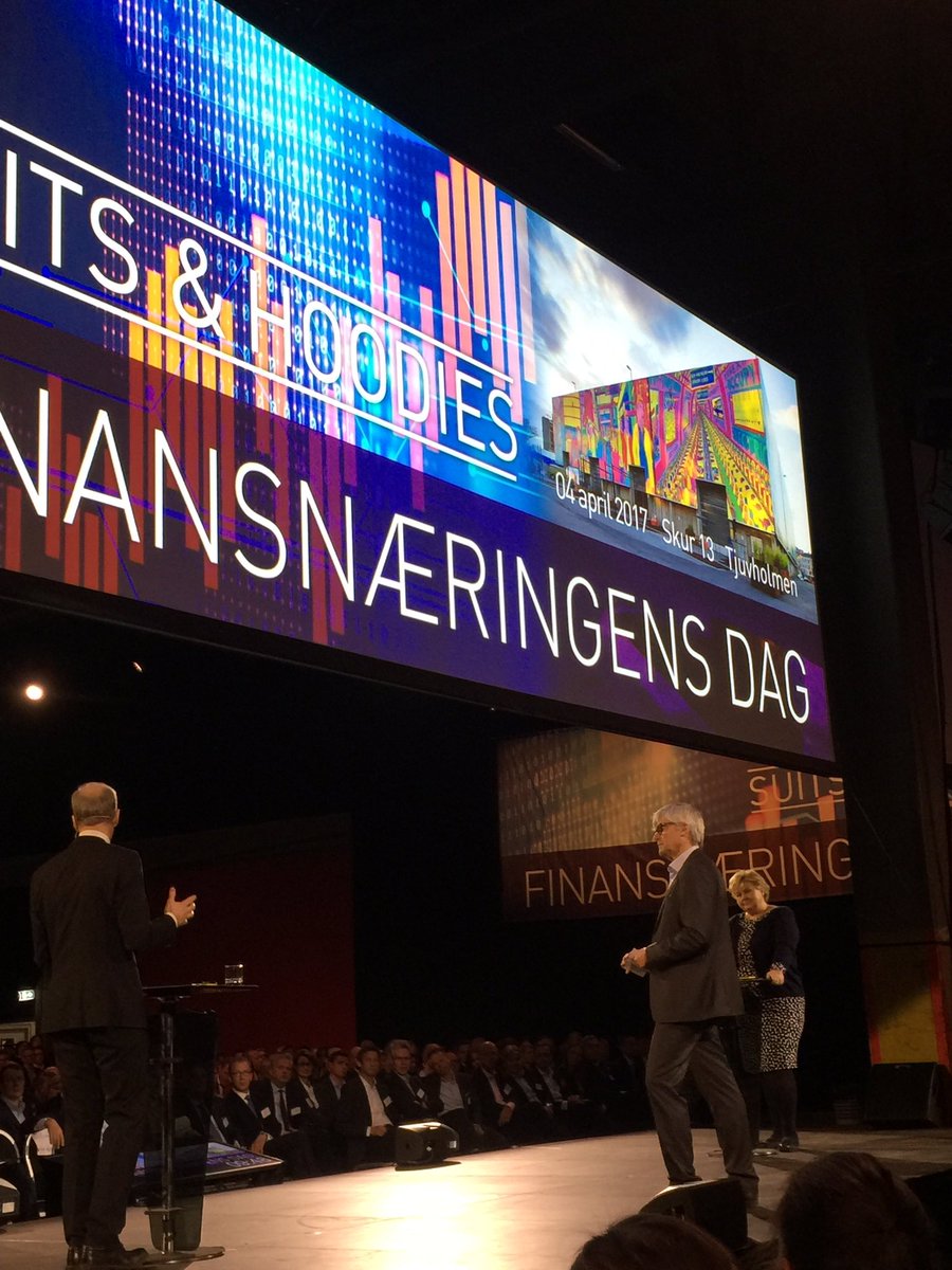 ninahareide's tweet photo. Årets første statsministerduell under #finansdag17. Men ingen av dem har hoodie... #suitsandhoodies https://t.co/XcpmdQwcq5