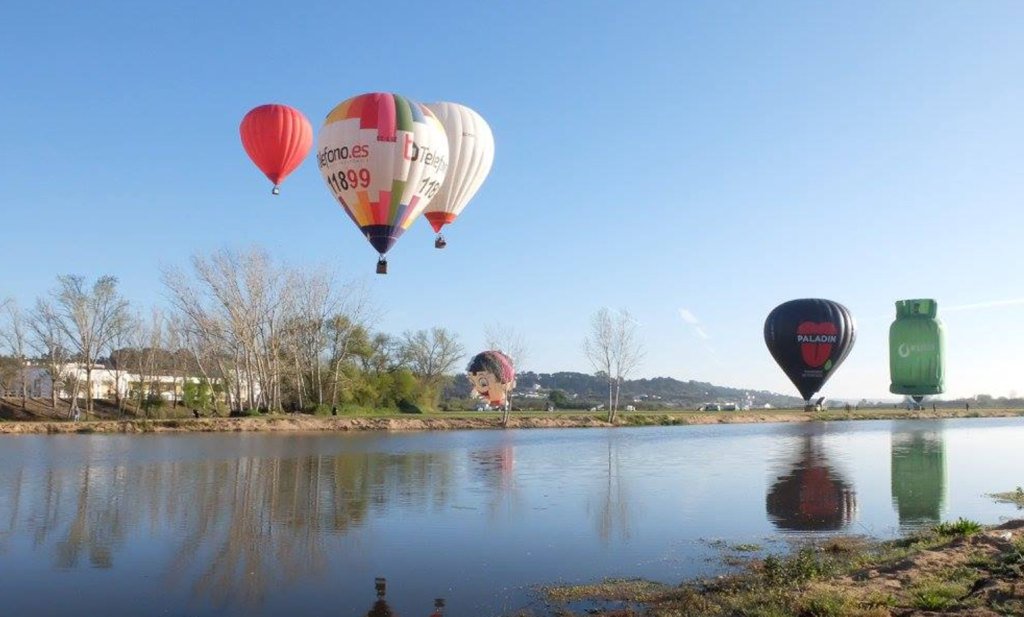 lifeinportugal's tweet photo. #windpassenger #Coruche #Portugal #montgolfière #hotairballoon #balloon #travel #tour #reisen #reizen #tourismus https://t.co/aLN1iTeWCv